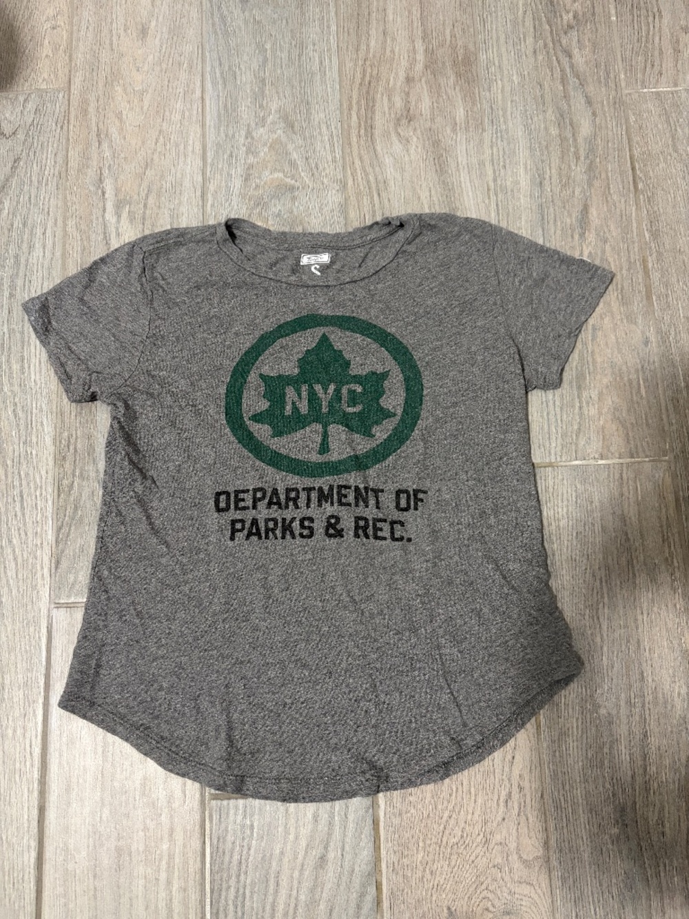 Women's Tailgate NYC Parks & Rec Gray Crew Neck T-Shirt - SMALL - Picture 2 of 4